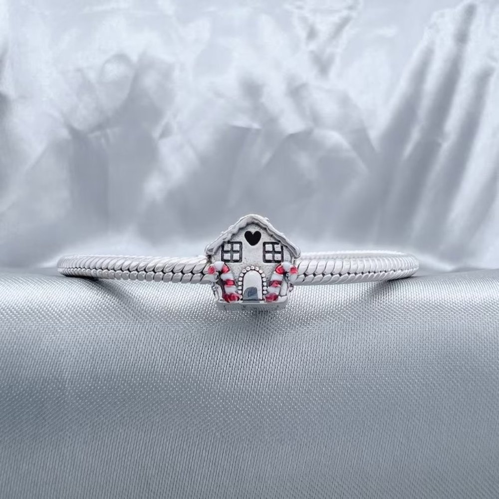 Pandora Christmas Gingerbread House Charm